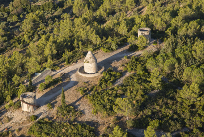 Les Moulins et le Roc de Gachone à Calvisson